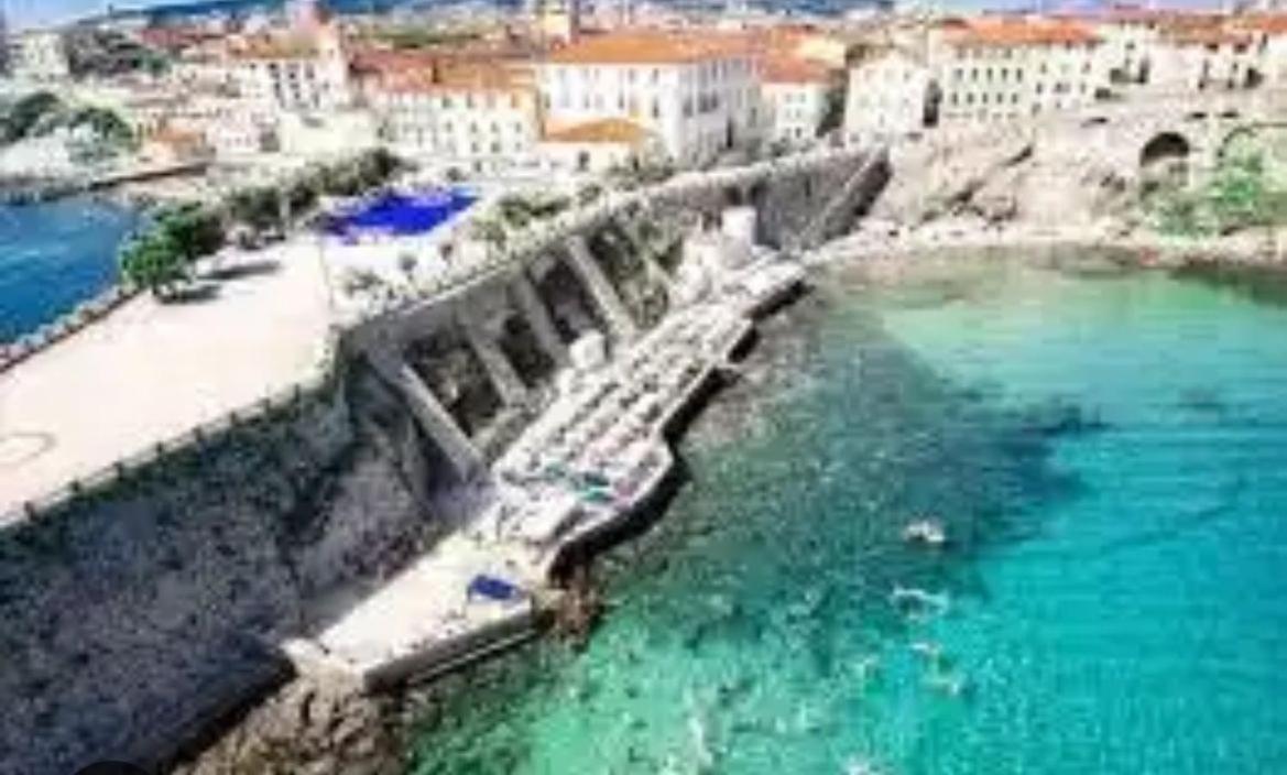 Luxury Apartment Centro Storico Piombino Eksteriør billede